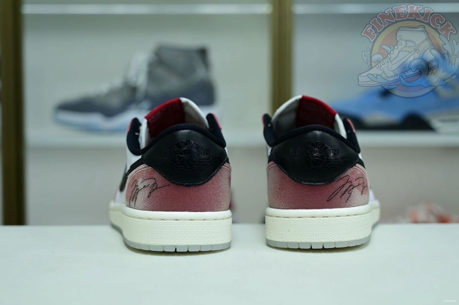 Jordan1 Room Jordan OG Trophy Low x Air 0129